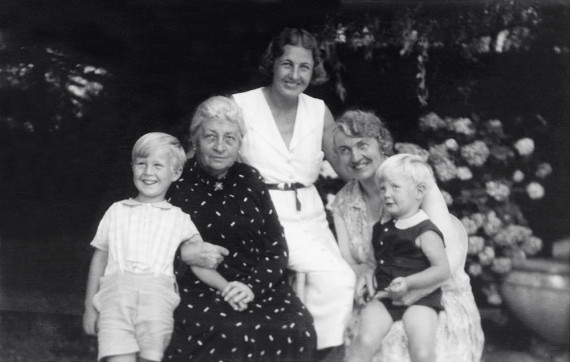 Vier Generationen der Familie Bally um 1934